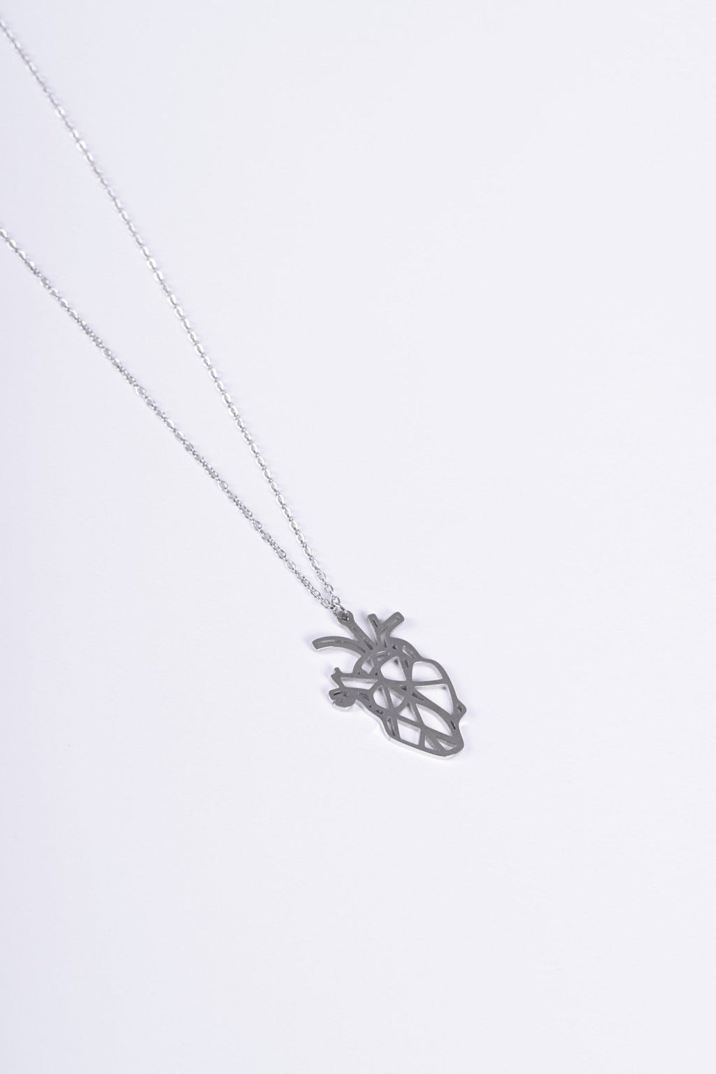 Geometric anatomical heart pendant in silver — BALTO