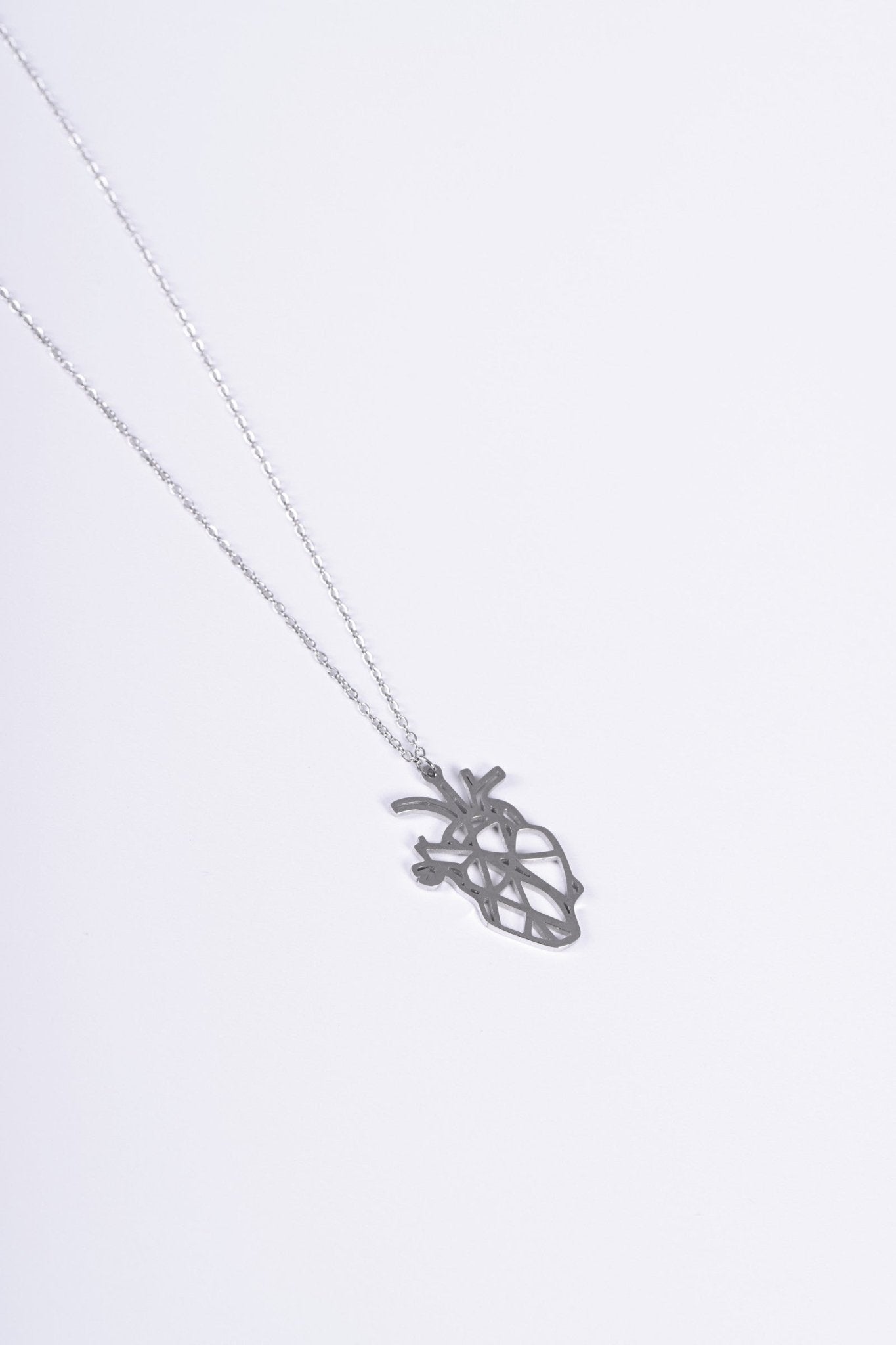 Geometric anatomical heart pendant in silver — BALTO